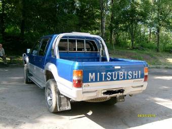 1991 Mitsubishi Strada Photos