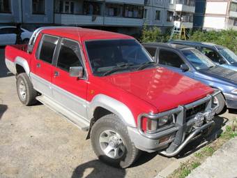 1991 Mitsubishi Strada Photos