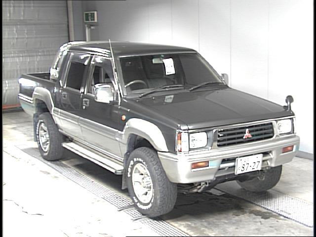 1993 Mitsubishi Strada Pictures