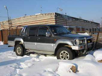 1993 Mitsubishi Strada Photos