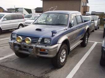 1997 Mitsubishi Strada Photos