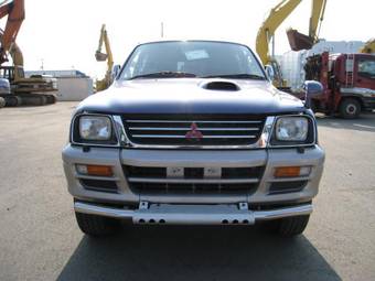 1998 Mitsubishi Strada Photos