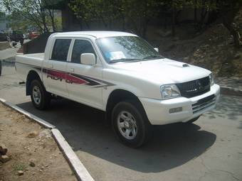 2004 Mitsubishi Strada Photos