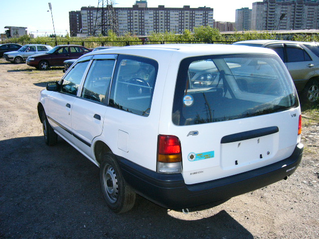 1999 Nissan AD Van Pictures