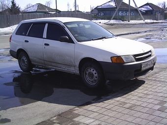 2000 Nissan AD Van