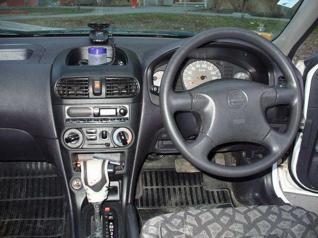 2000 Nissan AD Van