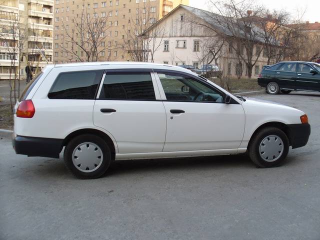 2000 Nissan AD Van