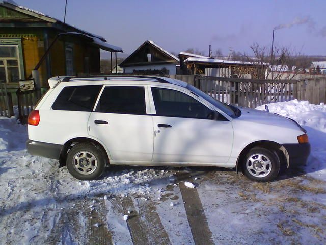 2000 Nissan AD Van