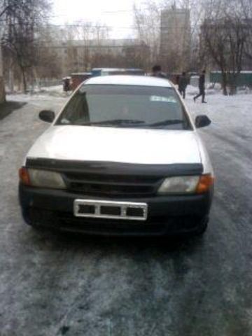 2000 Nissan AD Van