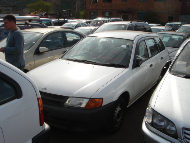 2000 Nissan AD Van Pictures