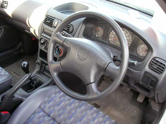 2000 Nissan AD Van Pictures