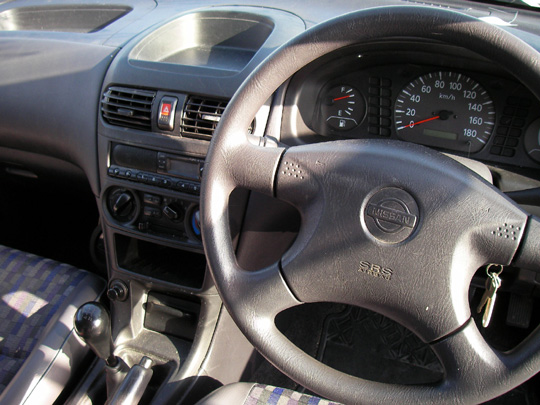2000 Nissan AD Van Photos