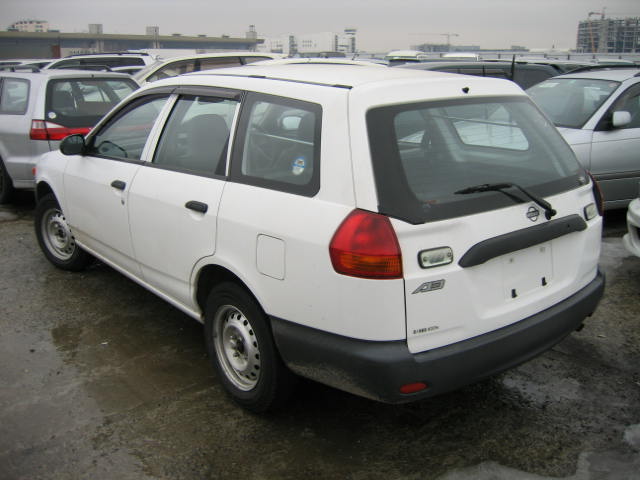 2000 Nissan AD Van Photos