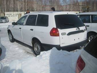 2000 Nissan AD Van Photos