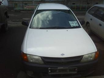 2000 Nissan AD Van Photos
