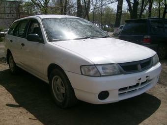 2000 Nissan AD Van Pictures
