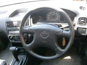 2000 Nissan AD Van Photos