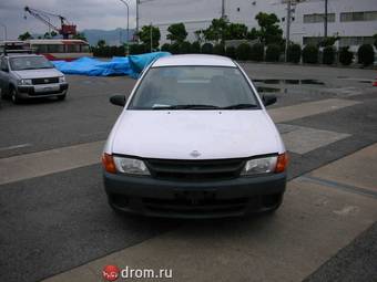 2000 Nissan AD Van Pictures