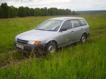 2000 Nissan AD Van Photos
