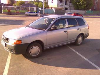 2000 Nissan AD Van Photos