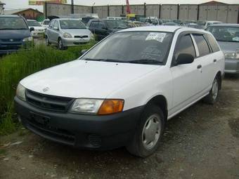 2000 Nissan AD Van Photos