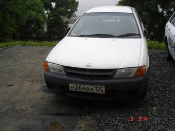 2000 Nissan AD Van Photos