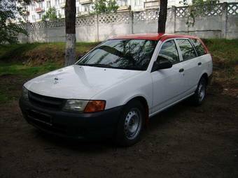 2000 Nissan AD Van Photos