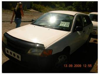 2000 Nissan AD Van Photos