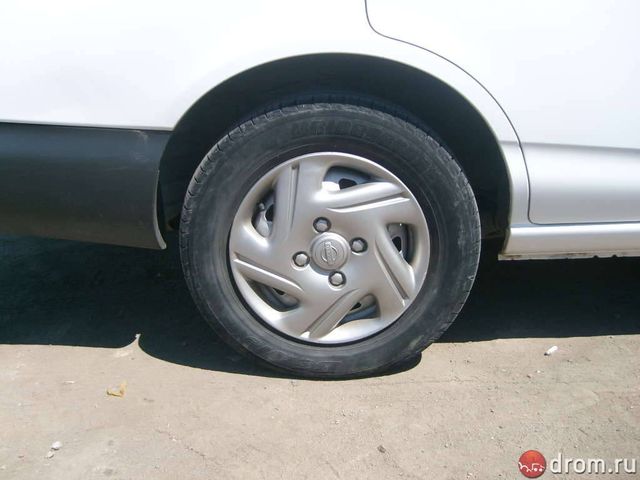 2001 Nissan AD Van