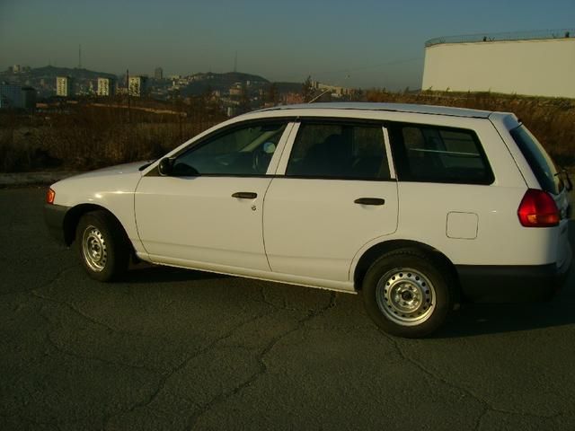 2001 Nissan AD Van