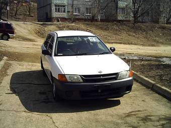 2001 Nissan AD Van Photos
