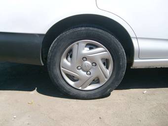 2001 Nissan AD Van Pictures