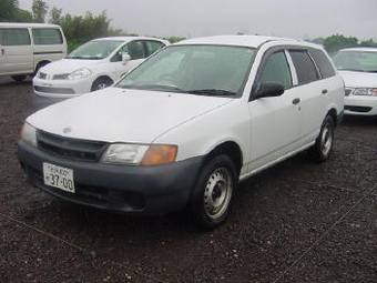 2002 Nissan AD Van Photos