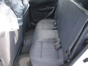 2003 Nissan AD Van Images