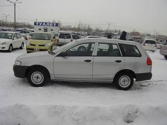 2004 Nissan AD Van Photos