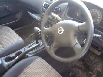 2004 Nissan AD Van Photos