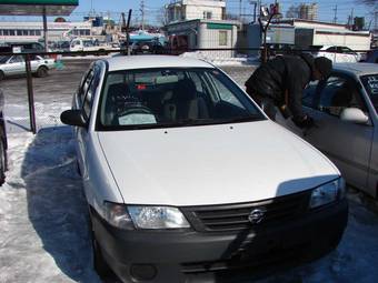 2004 Nissan AD Van Pictures