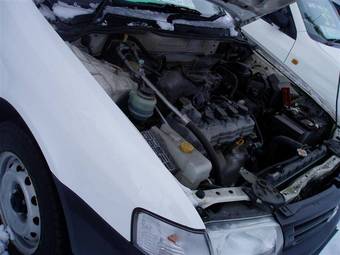 2004 Nissan AD Van Photos