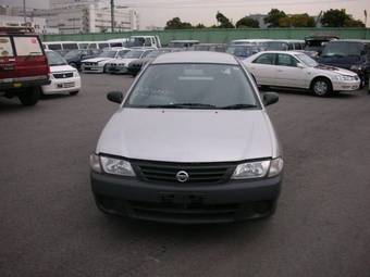 2004 Nissan AD Van Photos