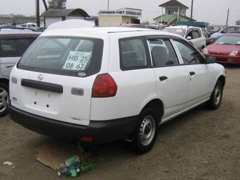 2004 Nissan AD Van Photos