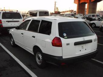2005 Nissan AD Van Photos