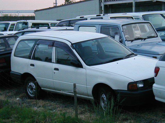 1999 Nissan AD Wagon Photos