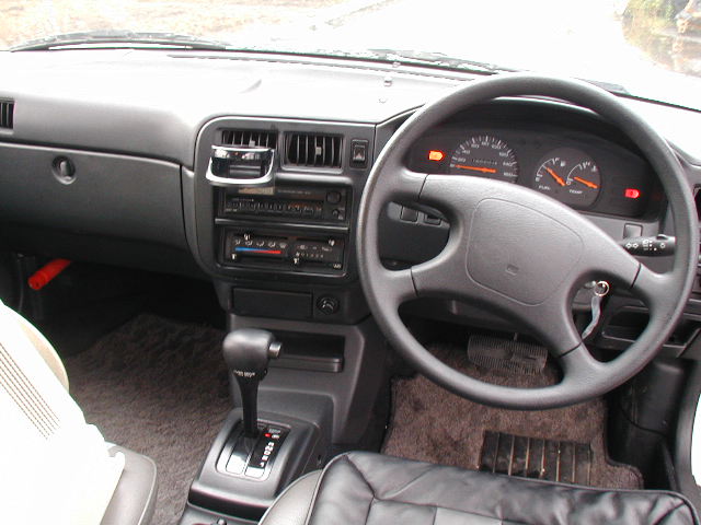1999 Nissan AD Wagon Pictures