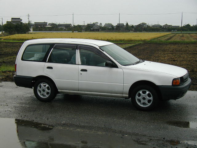1999 Nissan AD Wagon Photos
