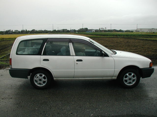 1999 Nissan AD Wagon Images