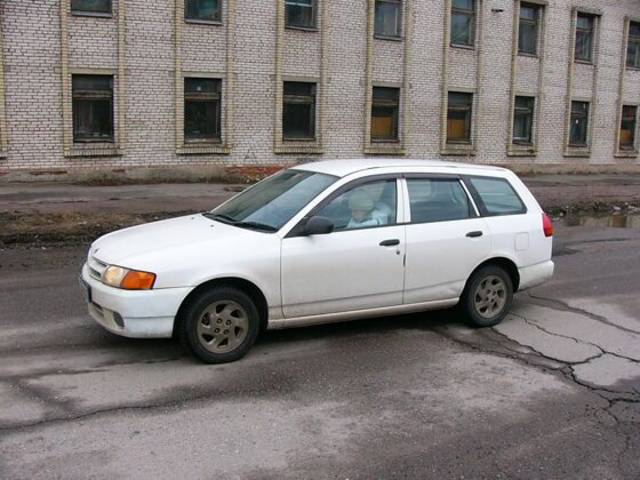 2000 Nissan AD Wagon