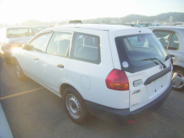2000 Nissan AD Wagon Photos