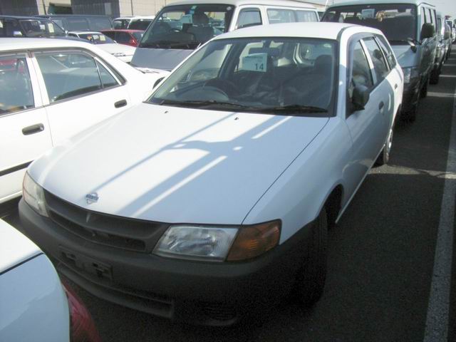 2000 Nissan AD Wagon Pictures