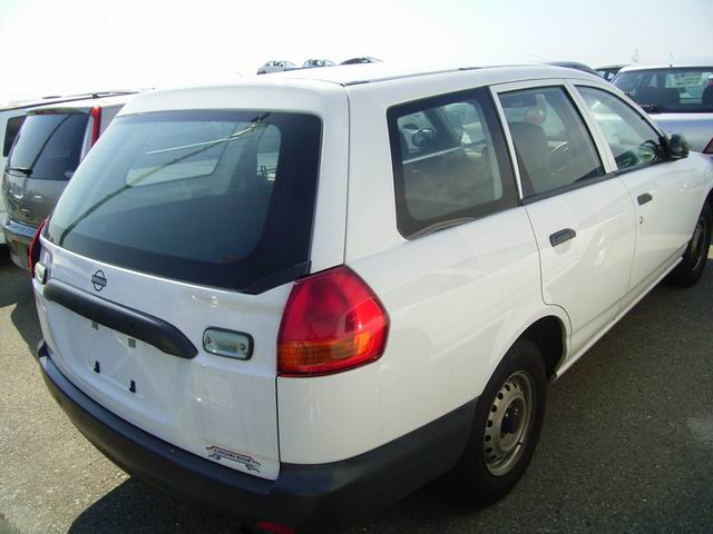 2000 Nissan AD Wagon Pictures