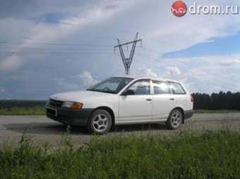 2000 Nissan AD Wagon Photos